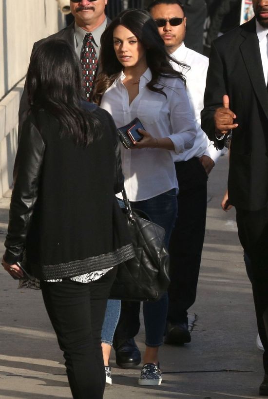 Mila Kunis - młoda, pracująca mama (FOTO) Mila Kunis - młoda, pracująca mama (FOTO)