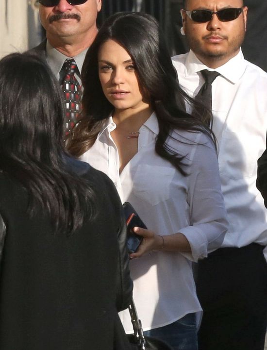 Mila Kunis - młoda, pracująca mama (FOTO) Mila Kunis - młoda, pracująca mama (FOTO)