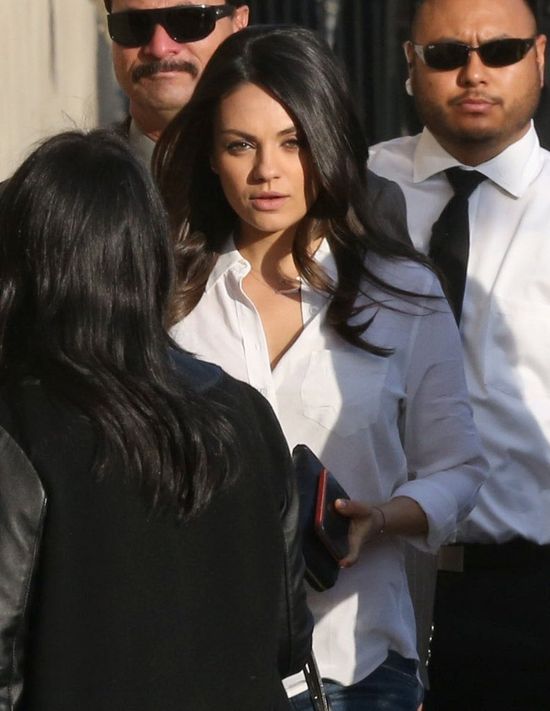 Mila Kunis - młoda, pracująca mama (FOTO) Mila Kunis - młoda, pracująca mama (FOTO)