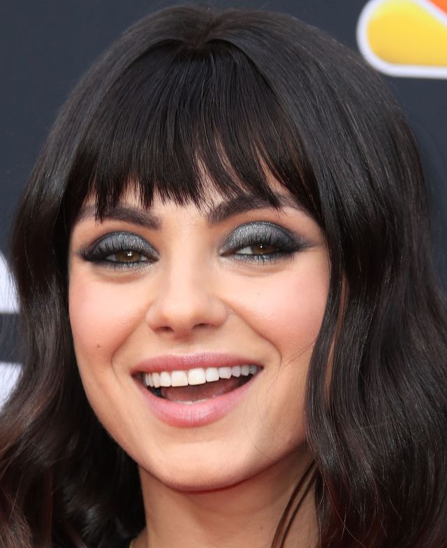 Mila Kunis obcięła grzywkę - wygląda STARO? (ZDJĘCIA) Mila Kunis obcięła grzywkę - wygląda STARO? (ZDJĘCIA)