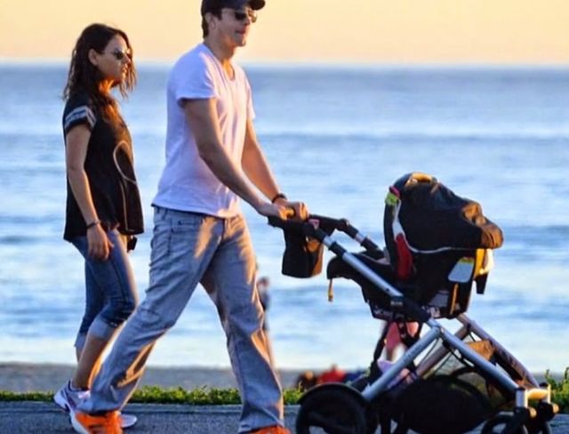 Ashton Kutcher narzeka na przewijaki w miejscu publicznym Ashton Kutcher narzeka na przewijaki w miejscu publicznym