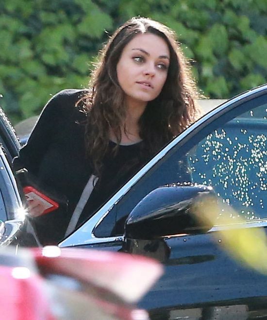 Naturalna Mila Kunis prezentuje swoje idelane ciało
