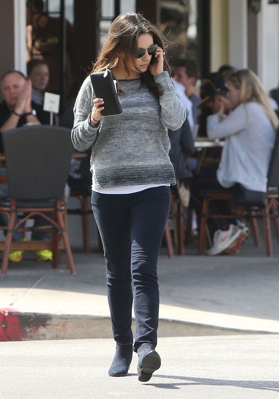 Mila Kunis podsyca plotki o swojej ciąży (FOTO)