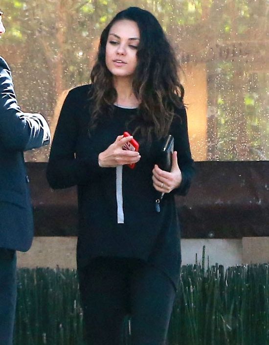 Naturalna Mila Kunis prezentuje swoje idelane ciało