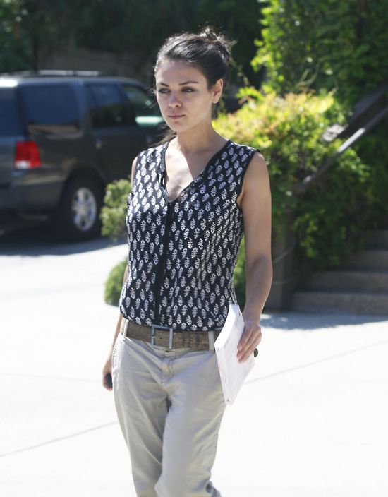Mila Kunis chuda jak patyk! (FOTO)