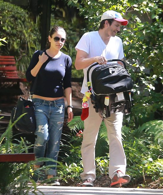 Magazyn OK: Mila Kunis urodzi bliźniaki (FOTO)