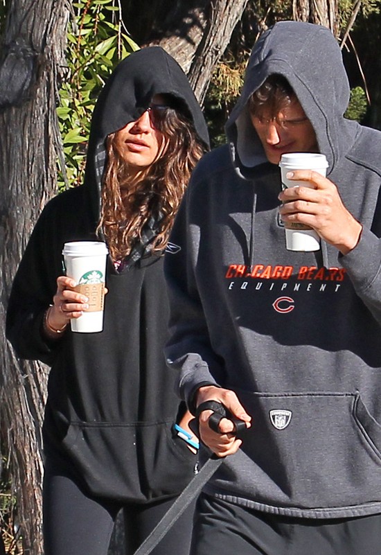 Co za różnica! Mila Kunis pozuje dla Marie Claire (FOTO)