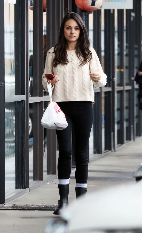 Wyobraźcie sobie, że właścicielką kaloszy jest Kardashianka!