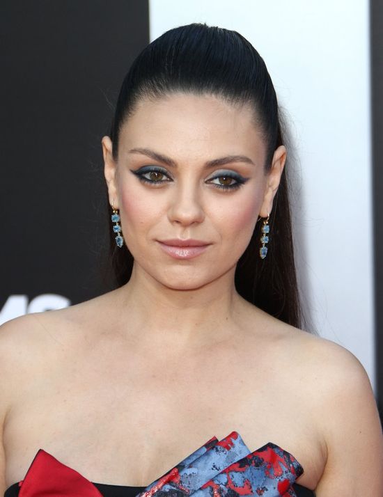 Mila Kunis w ciąży stawia na MINI (FOTO)