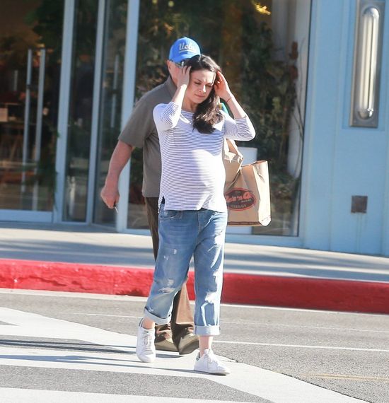 Niedługo Mila Kunis urodzi drugie dziecko. Jak prezentuje się dzisiaj?