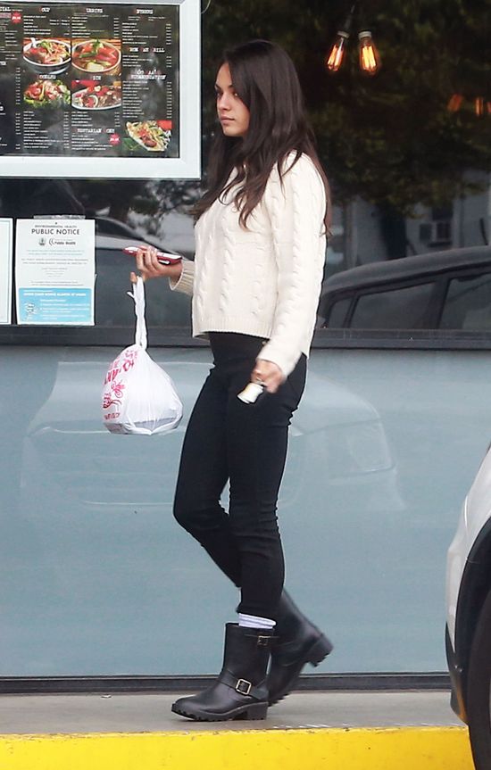 Wyobraźcie sobie, że właścicielką kaloszy jest Kardashianka!