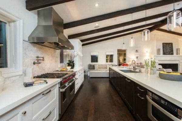 Tak mieszkała Mila Kunis, gdy była singielką (FOTO) Tak mieszkała Mila Kunis, gdy była singielką (FOTO)