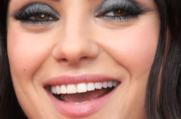 Mila Kunis obcięła grzywkę – wygląda STARO? (ZDJĘCIA)