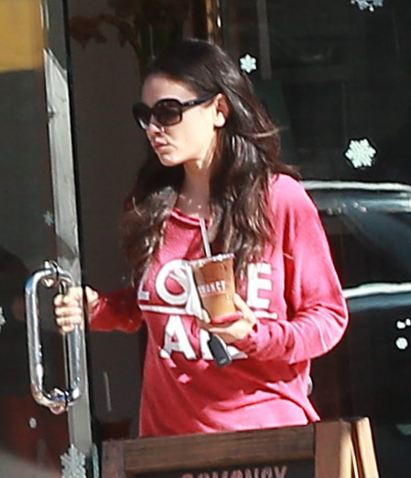 Mila Kunis chuda w dżinsach (FOTO)