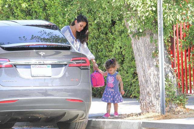 Czy to najsłodsze zdjęcia Mili Kunis z jej córeczką? (FOTO)