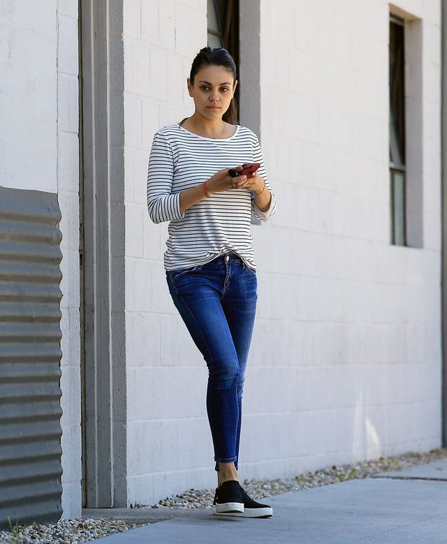 4 miesiące po porodzie Mila Kunis ma super FIGURĘ! (ZDJĘCIA) 4 miesiące po porodzie Mila Kunis ma super FIGURĘ! (ZDJĘCIA)