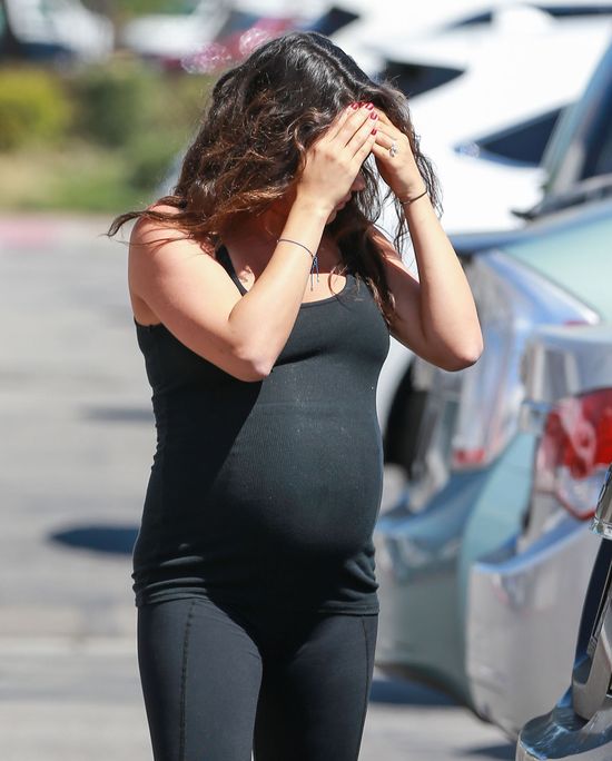 Wiemy, jak ciężarna Mila Kunis dba o formę (FOTO)