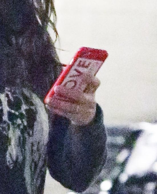 Mila Kunis nie była zachwycona widokiem paparazzi (FOTO)