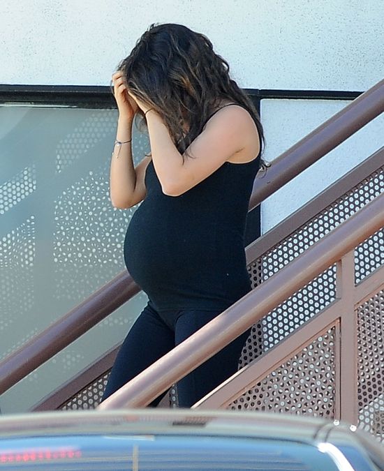 Wiemy, jak ciężarna Mila Kunis dba o formę (FOTO)