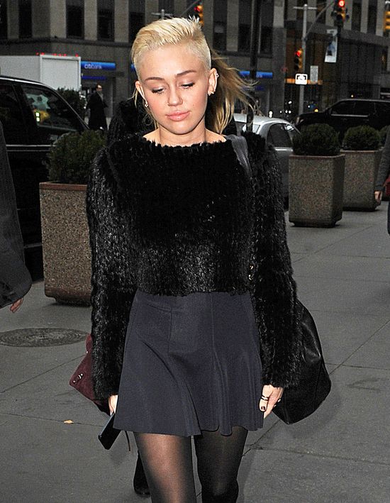 Liam Hemsworth nadal zdradza Miley Cyrus z January Jones?