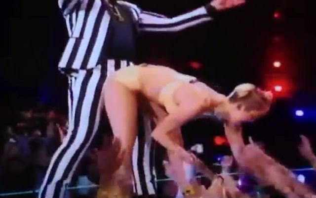 Robin Thicke po raz pierwszy mówi o swoim rozstaniu z żoną Robin Thicke po raz pierwszy mówi o swoim rozstaniu z żoną