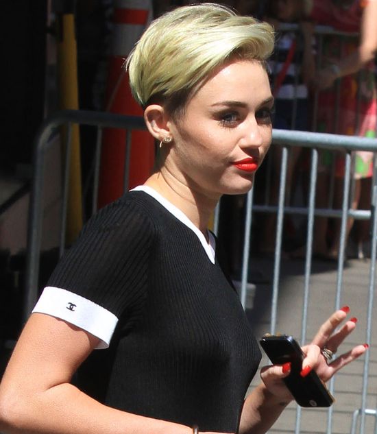 Miley Cyrus w Good Morning America... (FOTO)  