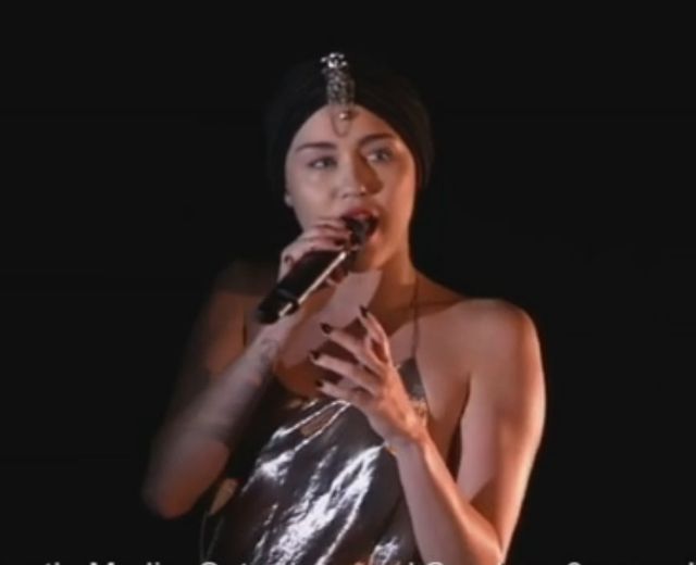 Miley Cyrus nie umie śpiewać na żywo (VIDEO) Miley Cyrus nie umie śpiewać na żywo (VIDEO)
