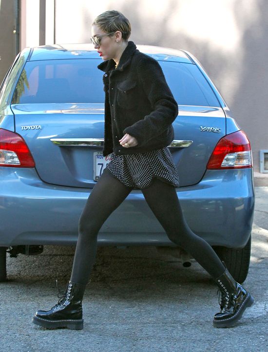 Miley Cyrus wygląda co najmniej nieapetycznie (FOTO)