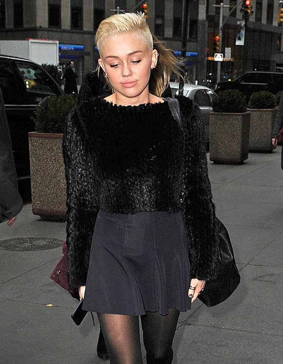 Miley Cyrus w seksownej mini (FOTO)