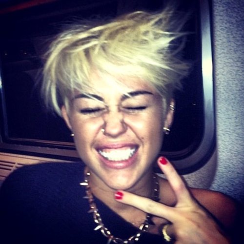 Miley Cyrus tłumaczy się z włosów (FOTO) Miley Cyrus tłumaczy się z włosów (FOTO)