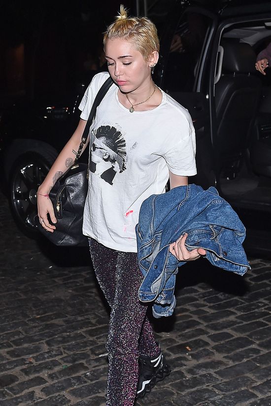 Imprezy i narkotyki odcisnęły piętno na twarzy Miley Cyrus 