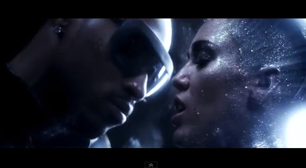 Miley Cyrus jako naga kosmitka w nowym teledysku Miley Cyrus jako naga kosmitka w nowym teledysku