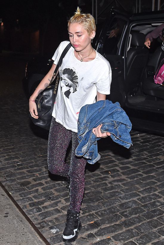 Imprezy i narkotyki odcisnęły piętno na twarzy Miley Cyrus 