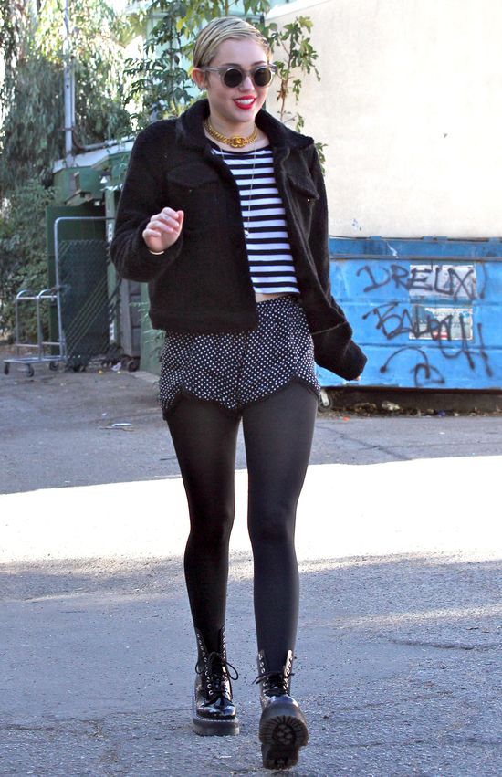 Miley Cyrus wygląda co najmniej nieapetycznie (FOTO)