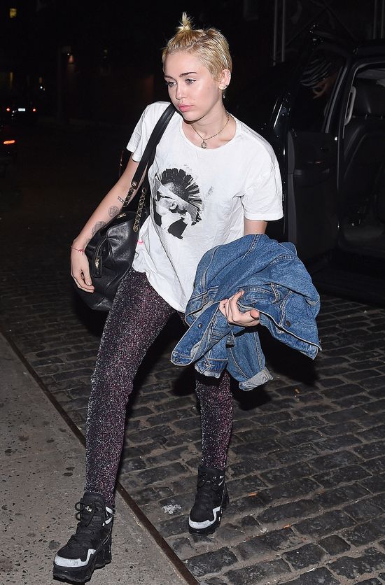 Imprezy i narkotyki odcisnęły piętno na twarzy Miley Cyrus 