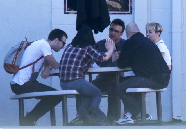 Nowa, chłopięca fryzura Miley Cyrus (FOTO)