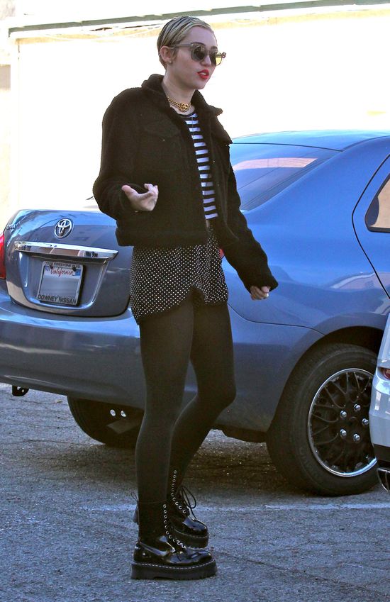 Miley Cyrus wygląda co najmniej nieapetycznie (FOTO)