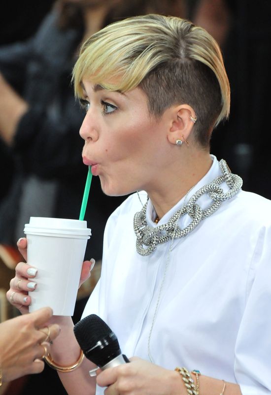 Miley Cyrus zrezygnuje z nich dopiero po 40-tce? (FOTO) Miley Cyrus zrezygnuje z nich dopiero po 40-tce? (FOTO)