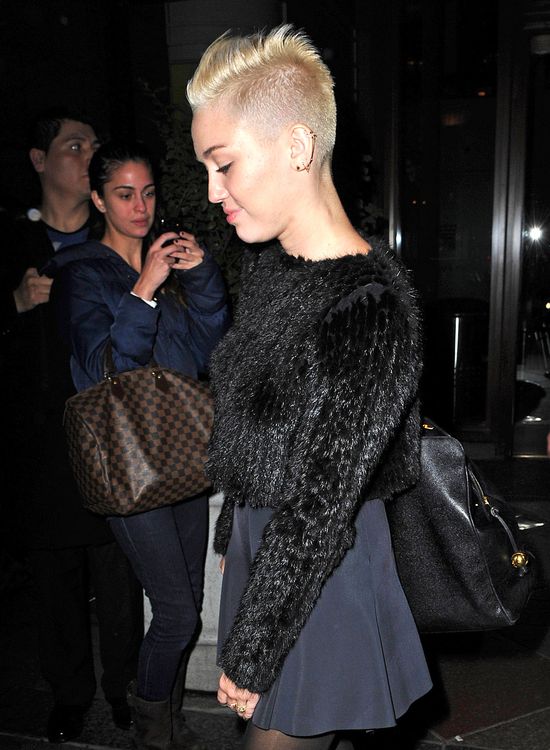 Miley Cyrus nie lubi patrzeć na swoje stare zdjęcia