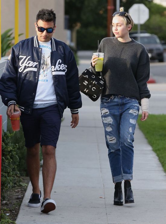 Miley Cyrus JUŻ JEST MĘŻATKĄ? Miley Cyrus JUŻ JEST MĘŻATKĄ?