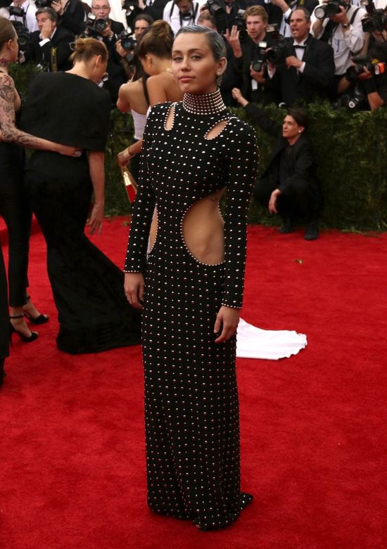 Miley Cyrus jest BISEKSUALNA!