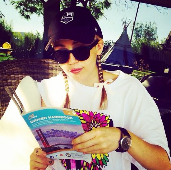 Miley Cyrus ma teraz ogromne pośladki (FOTO) Miley Cyrus ma teraz ogromne pośladki (FOTO)