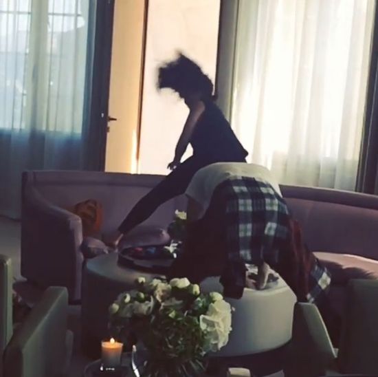 Miley Cyrus wraca i twerka! (VIDEO) Miley Cyrus wraca i twerka! (VIDEO)