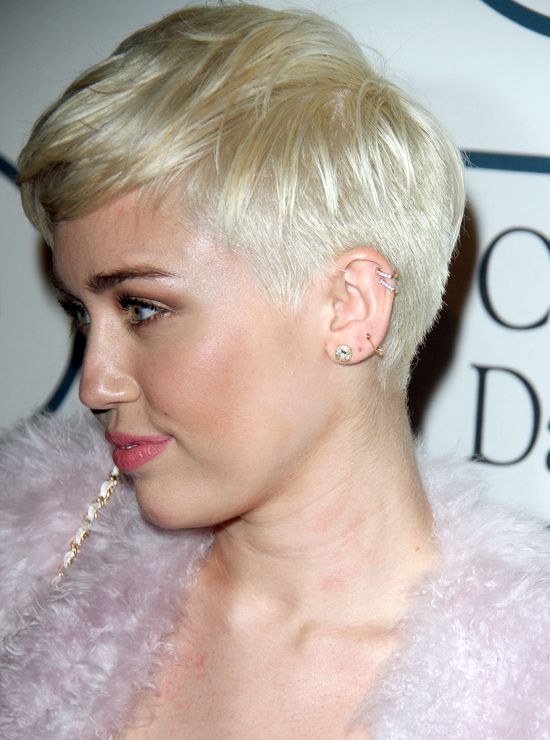 Liam Hemsworth oglądał za dużo filmów porno?