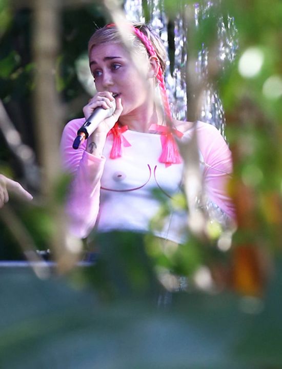 Swoich nie ma, więc nosi dorysowane (FOTO)