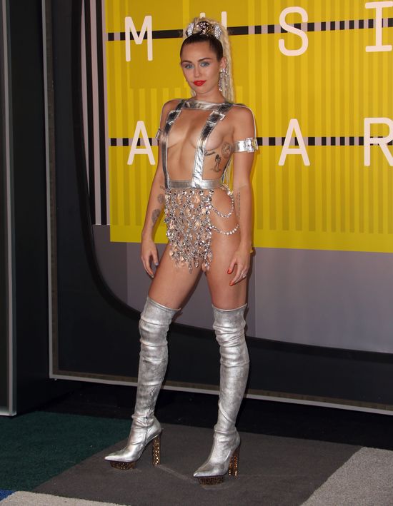 Miley Cyrus spotyka się z jednym z hollywoodzkich ciach!