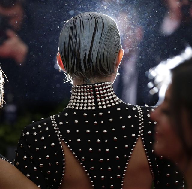 Miley Cyrus na gali Met wyglądała gorzej niż źle (FOTO)