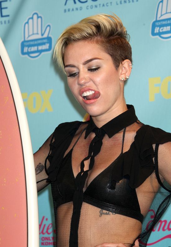 Urodziny Miley Cyrus w stylu BDSM Urodziny Miley Cyrus w stylu BDSM