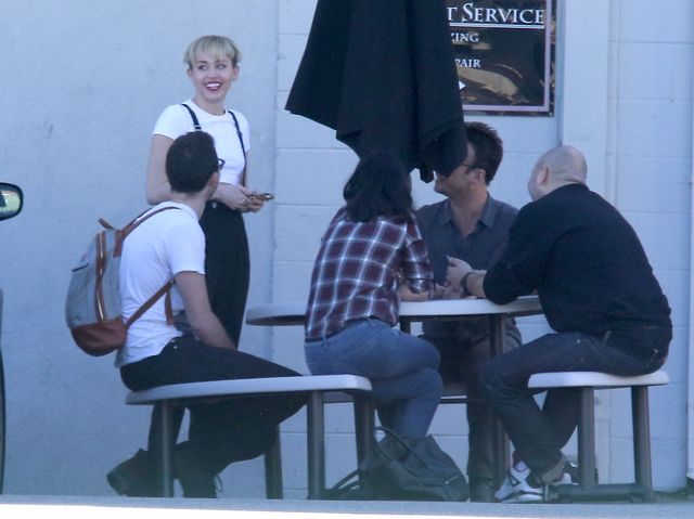 Nowa, chłopięca fryzura Miley Cyrus (FOTO)