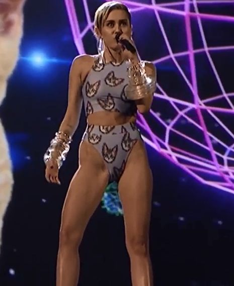Miley Cyrus próbuje być znowu słodka? (VIDEO)